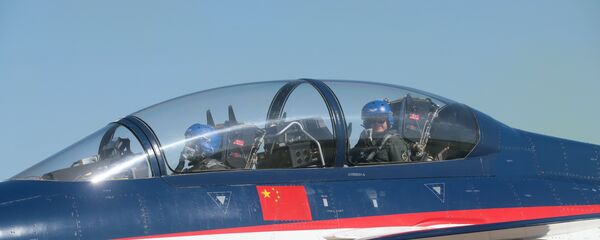 中国飞行员首次参加“军队—2018”论坛飞行表演 - 俄罗斯卫星通讯社