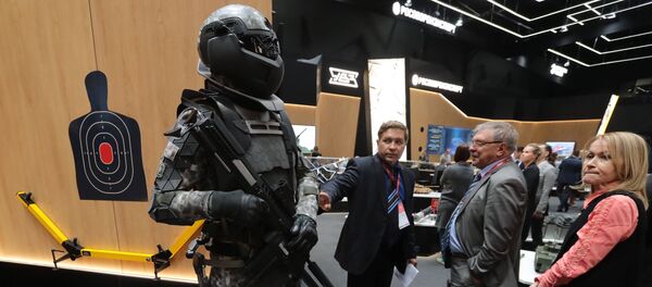 Концептуальная модель боевой экипировки солдата будущего на выставке Армия России – завтра в рамках IV Международного военно-технического форума Армия-2018 в Кубинке - 俄羅斯衛星通訊社