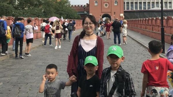 趙女士和她的三個兒子 - 俄羅斯衛星通訊社