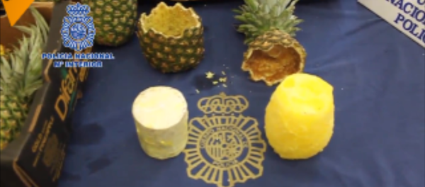 西班牙警方查獲67公斤藏在菠蘿里的可卡因 - 俄羅斯衛星通訊社