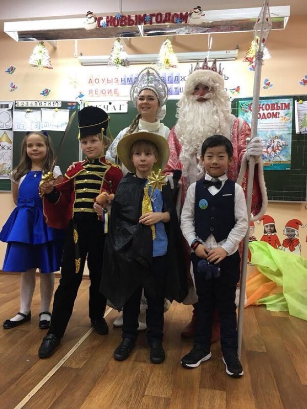 赵女士儿子在学校参加校园活动 - 俄罗斯卫星通讯社