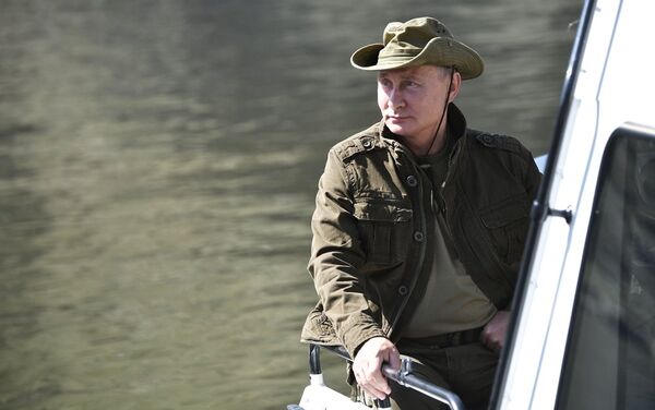 俄總統普京在圖瓦共和國境內的葉尼塞河上欣賞美景 - 俄羅斯衛星通訊社
