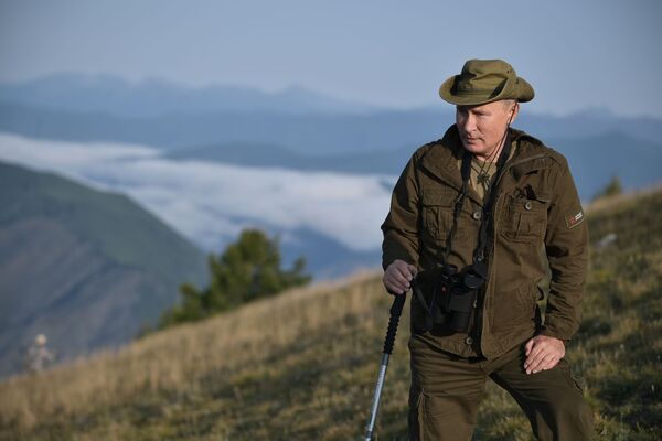 俄罗斯总统弗拉基米尔·普京在图瓦共和国萨彦-舒申斯科耶自然保护区叶尼塞河度假。 - 俄罗斯卫星通讯社