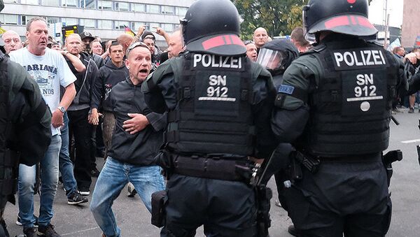 警察和抗議者 （開姆尼茨市） - 俄羅斯衛星通訊社