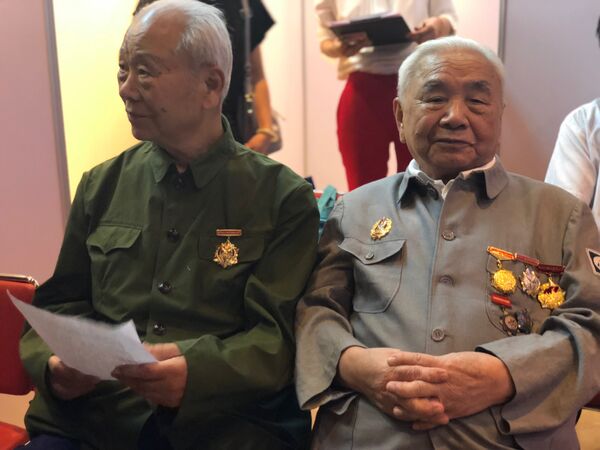 中国91岁老战士王云翔、93岁老战士王云翔将军以及伊万诺沃国际儿童院的老革命家后代等近百人出席活动 中国91岁老战士王云翔、93岁老战士王云翔将军以及伊万诺沃国际儿童院的老革命家后代等近百人出席活动 - 俄罗斯卫星通讯社