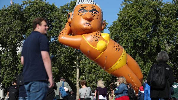 伦敦市民放飞市长模样的大气球 - 俄罗斯卫星通讯社