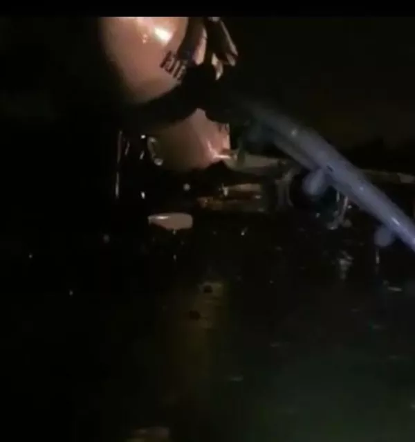 在網絡上出現了來自飛機緊急降落事發地的視頻