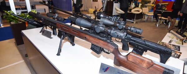 俄羅斯軍械師造出獨特的狙擊步槍 - 俄羅斯衛星通訊社
