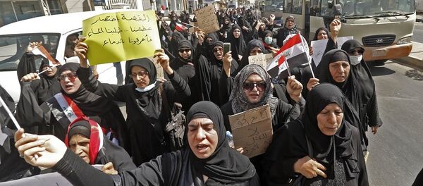 伊拉克巴士拉持续骚乱,示威者火烧伊朗领事馆 伊拉克巴士拉持续骚乱,示威者火烧伊朗领事馆 - 俄罗斯卫星通讯社