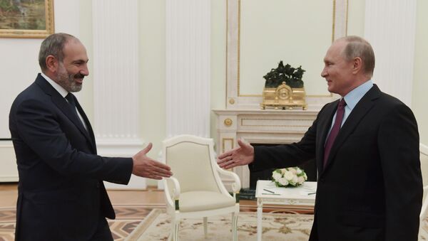 普京同亚美尼亚总理在独联体峰会期间简短交谈 - 俄罗斯卫星通讯社