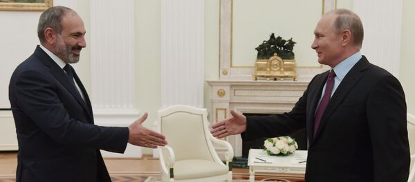 普京同亞美尼亞總理在獨聯體峰會期間簡短交談 - 俄羅斯衛星通訊社