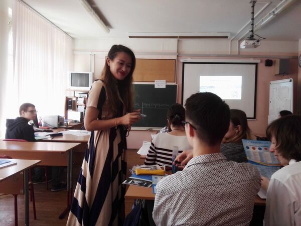 王月晗在課堂上教學生們漢語 - 俄羅斯衛星通訊社
