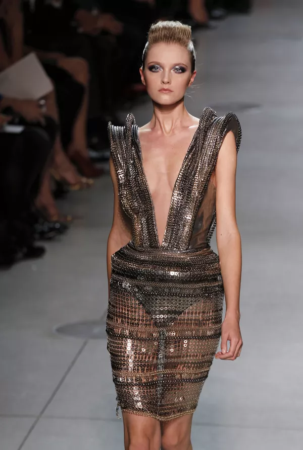 俄羅斯超模弗拉達·洛絲亞珂娃在帕高·拉巴納(Paco Rabanne)的巴黎新品展示會上 俄羅斯超模弗拉達·洛絲亞珂娃在帕高·拉巴納(Paco Rabanne)的巴黎新品展示會上 - 俄羅斯衛星通訊社