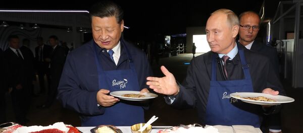 普京同习近平亲手制作鱼子酱薄饼 - 俄罗斯卫星通讯社