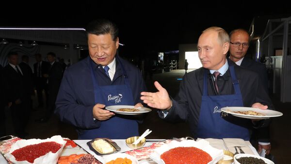 普京同习近平亲手制作鱼子酱薄饼 - 俄罗斯卫星通讯社