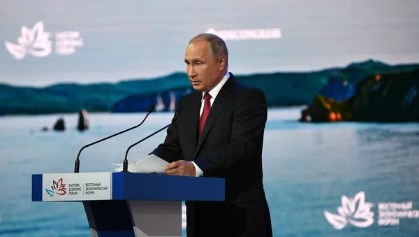 Президент РФ Владимир Путин выступает на пленарном заседании Дальний Восток: расширяя границы возможностей IV Восточного экономического форума - 俄羅斯衛星通訊社