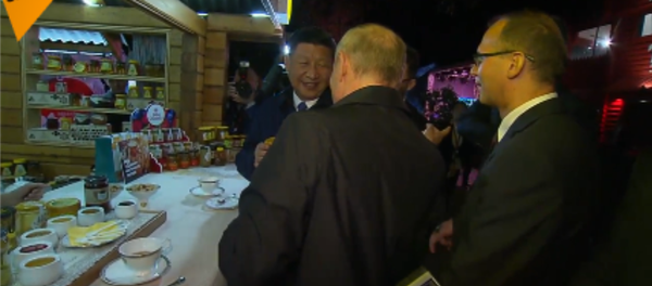 普京買熱蜜水送給習近平 普京買熱蜜水送給習近平 - 俄羅斯衛星通訊社