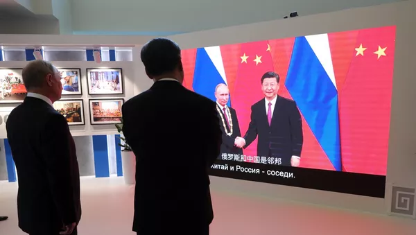 普京與習近平參觀東方經濟論壇俄中合作歷史攝影展 - 俄羅斯衛星通訊社