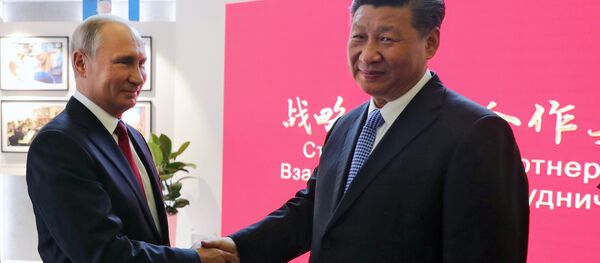 普京與習近平參觀東方經濟論壇俄中合作歷史攝影展 - 俄羅斯衛星通訊社