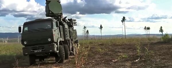 Самоходный ЗРПК наземного базирования Панцирь-С на учениях ПВО в рамках маневров «Восток-2018» Самоходный ЗРПК наземного базирования Панцирь-С на учениях ПВО в рамках маневров «Восток-2018» - 俄罗斯卫星通讯社
