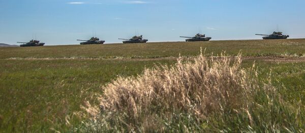 “东方-2018”演习的主要阶段在阅兵式中落下帷幕 - 俄罗斯卫星通讯社