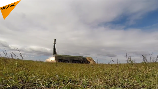 在“东方-2018”演习中展示了“伊斯坎德尔-M”导弹系统 - 俄罗斯卫星通讯社