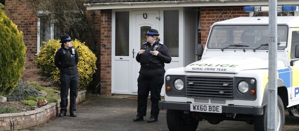Полицейские у дома, где жил экс-сотрудник ГРУ Сергей Скрипаль в Солсбери, Великобритания - 俄羅斯衛星通訊社