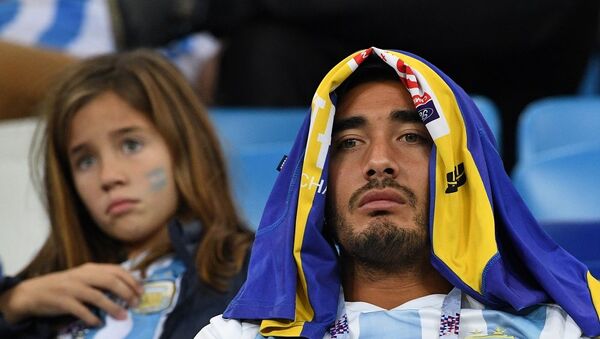 世界杯期间教俄罗斯姑娘说脏话的阿根廷球迷受到惩罚 - 俄罗斯卫星通讯社