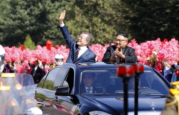 朝韩领导人同乘一辆车抵达百花园国宾馆 - 俄罗斯卫星通讯社