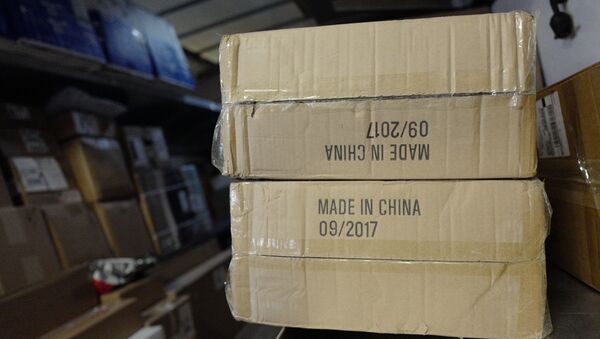 Packages labeled Made in China are loaded on a UPS truck for delivery in New York - 俄羅斯衛星通訊社