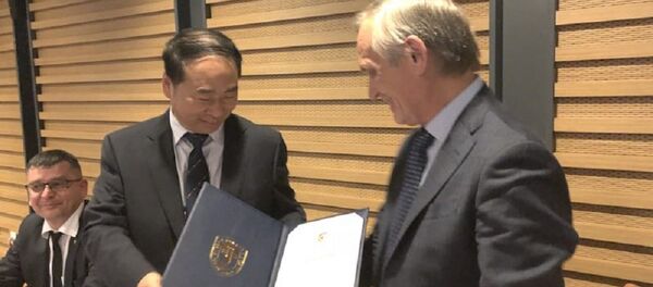 俄罗斯作家谢苗诺夫被北京外国语大学聘为该校名誉教授 俄罗斯作家谢苗诺夫被北京外国语大学聘为该校名誉教授 - 俄罗斯卫星通讯社