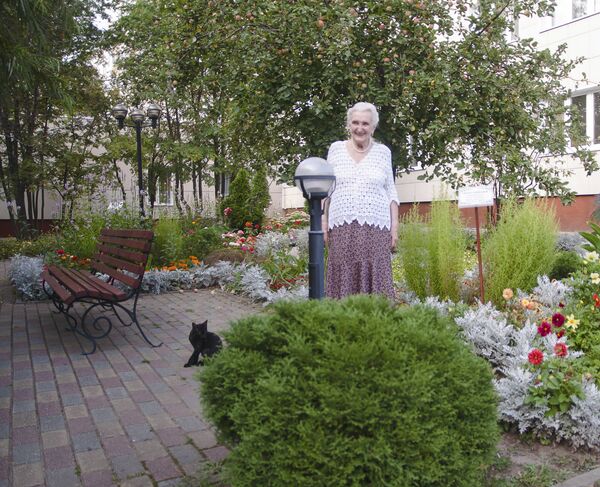 在花园散步 - 俄罗斯卫星通讯社