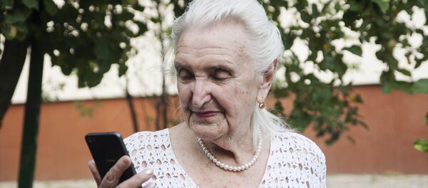 嘉琳娜与亲人经常保持联系 - 俄罗斯卫星通讯社