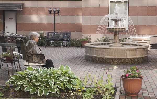 喷泉小院：养老院入住者喜欢的地方 - 俄罗斯卫星通讯社