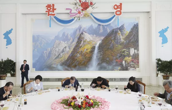 朝鮮領導人用蕎麥冷面招待文在寅 朝鮮領導人用蕎麥冷面招待文在寅 - 俄羅斯衛星通訊社