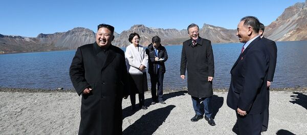 韩国总统登白头山结束访朝之行 - 俄罗斯卫星通讯社