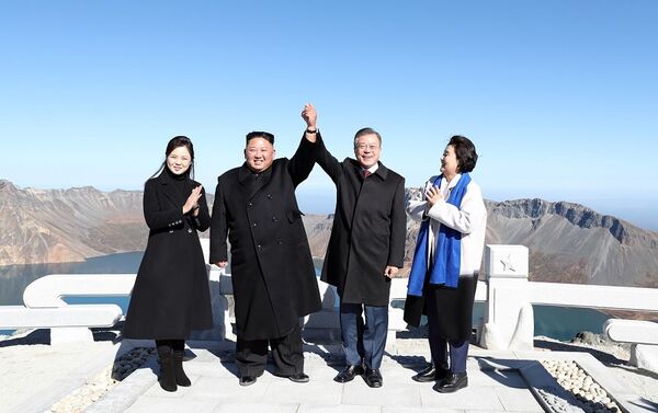 韩国总统登白头山 - 俄罗斯卫星通讯社