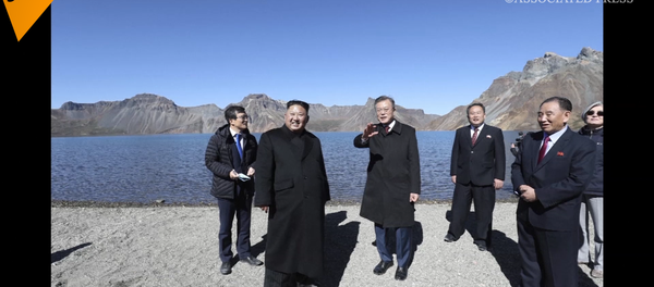 韩朝领导人登上白头山看天池 - 俄罗斯卫星通讯社