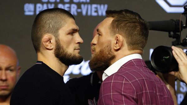 Khabib Nurmagomedov and Conor McGregor face off during a press conference for UFC 229 at Radio City Music Hall - 俄罗斯卫星通讯社