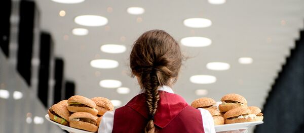 赫爾辛金推薦大家品嘗“人肉”漢堡 赫爾辛金推薦大家品嘗“人肉”漢堡 - 俄羅斯衛星通訊社