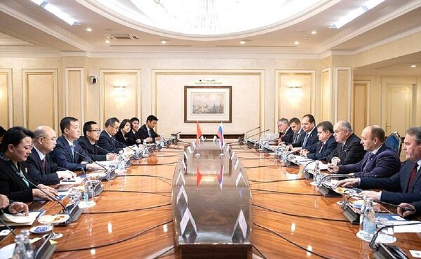 中国全国人大代表团与俄罗斯上院议员在莫斯科举行会谈 - 俄罗斯卫星通讯社