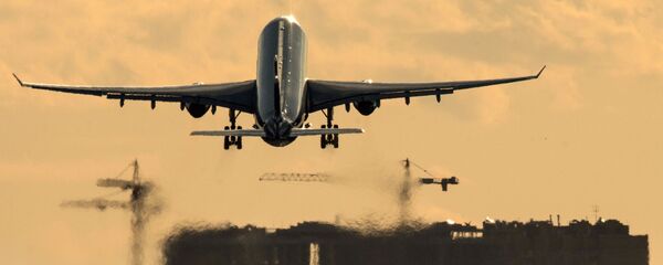 都柏林机场一名迟到乘客试图追上即将起飞的飞机 - 俄罗斯卫星通讯社