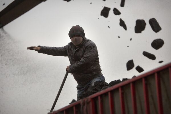 中国只是承诺,温室气体排放高峰将在2030年前过去。换句话说,这意味着中国在2030年后有义务不再增加温室气体排放量。 中国只是承诺,温室气体排放高峰将在2030年前过去。换句话说,这意味着中国在2030年后有义务不再增加温室气体排放量。 - 俄罗斯卫星通讯社