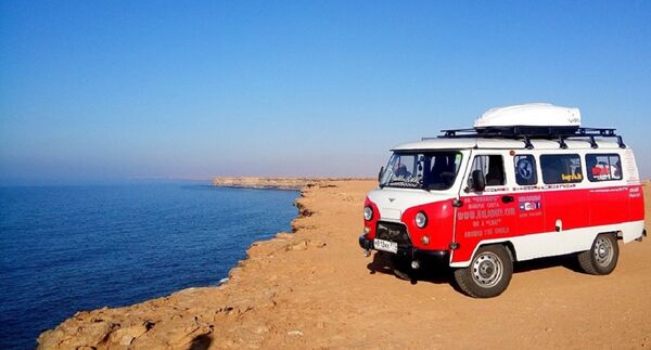 三名俄罗斯人自2017年始在“面包车”上周游世界 - 俄罗斯卫星通讯社