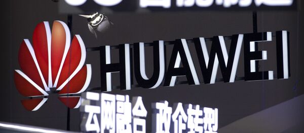 Signs promoting 5G wireless technology from Chinese technology firm Huawei are displayed at the PT Expo in Beijing - 俄罗斯卫星通讯社