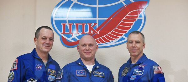 俄罗斯“联盟”号飞船成功着陆 3名宇航员返回地球 俄罗斯“联盟”号飞船成功着陆 3名宇航员返回地球 - 俄罗斯卫星通讯社