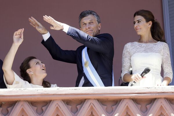 阿根廷新总统毛里西奥·马克里在政府大楼中在支持者面前翩翩起舞。 - 俄罗斯卫星通讯社