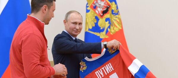 俄罗斯总统弗拉基米尔·普京和俄罗斯冰球队队员伊利亚·科瓦利丘克同参加第二十三届平昌冬奥会的俄罗斯运动员会面 俄罗斯总统弗拉基米尔·普京和俄罗斯冰球队队员伊利亚·科瓦利丘克同参加第二十三届平昌冬奥会的俄罗斯运动员会面 - 俄罗斯卫星通讯社