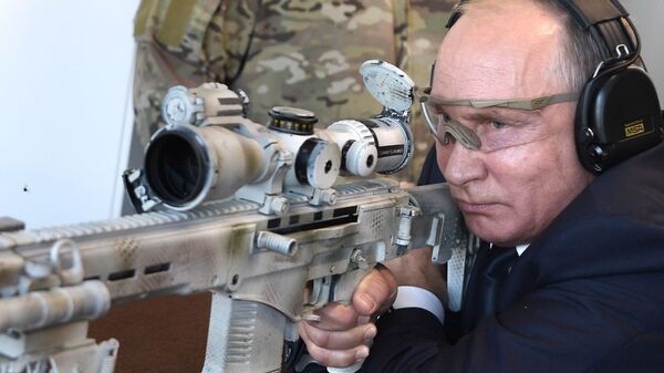 2020年，俄羅斯總統普京自測試新狙擊步槍 - 俄羅斯衛星通訊社