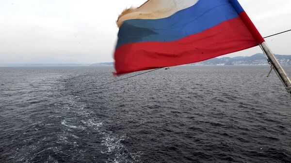Российский флаг на корме рыбоналивного сейнера-траулера - 俄羅斯衛星通訊社